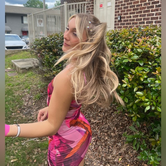 PrettyLittleThing Pink Abstract Print Slinky Ring Detail Cut Out - Picture 6 of 8